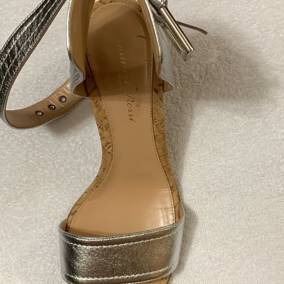 Gianvito Rossi Nappa Silk Silver Heels, size 8, worn a few times - Picture 3 of 9